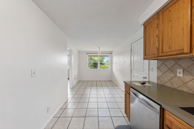 Building Photo - Charming 3 bedroom home with large yard!