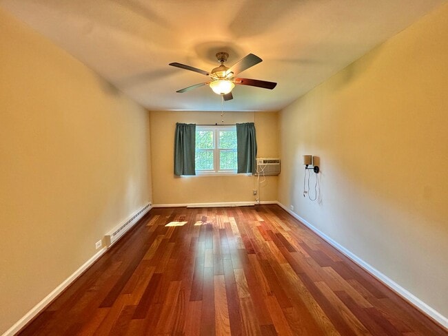 Building Photo - ALEXANDRIA - CLOSE TO PENTAGON - 5 MIN WAL...