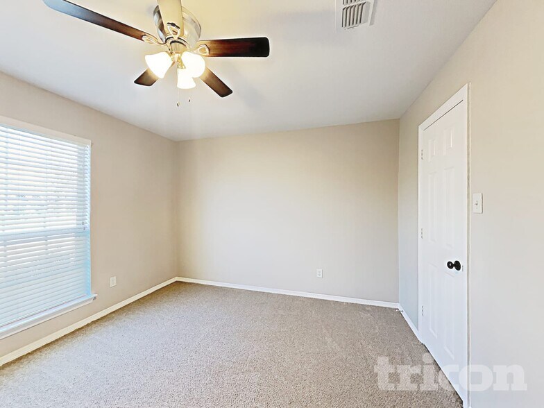 Building Photo - 5004 Saddlehorn Dr