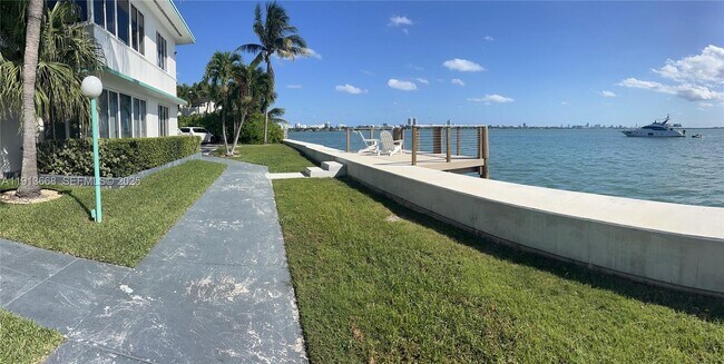 Building Photo - 1990 Bay Dr