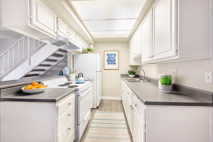 Lexington Townhomes 9200 Monte Vista Ave Montclair CA 91763