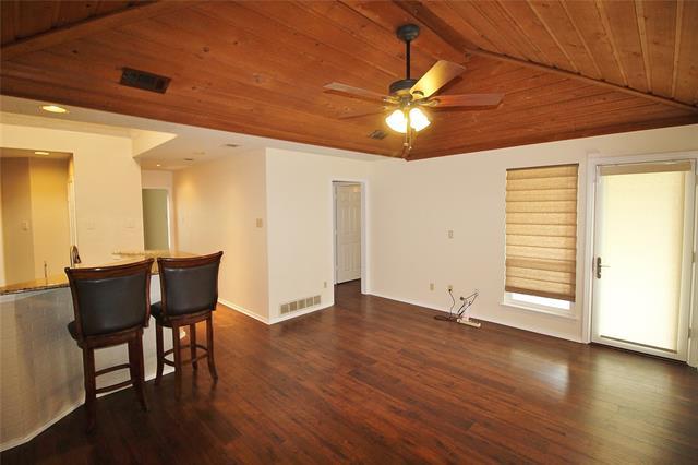 Building Photo - 906 Moore St