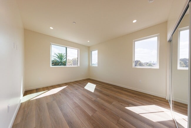 Building Photo - LUXURY in Prime Culver City