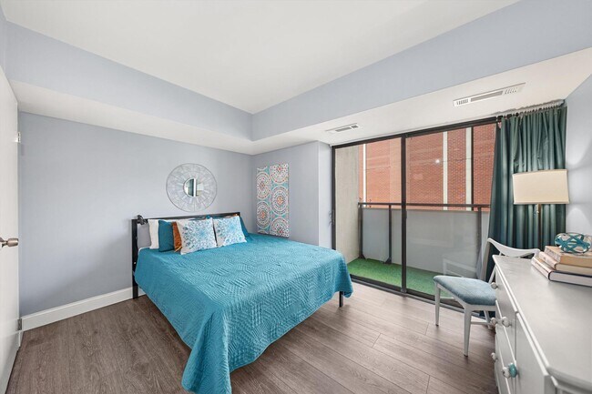 Building Photo - 5300 Columbia Pike