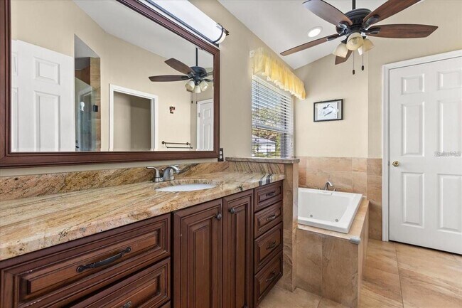 Building Photo - 805 Lewis Pl