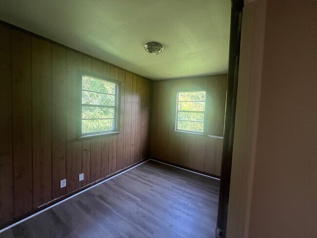 Building Photo - 2 br home in Ward