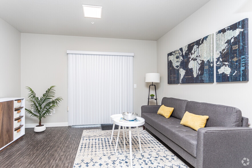 2BR, 1BA - 927 SF - Knox on 12th