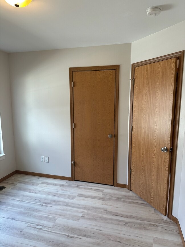 Building Photo - 807 Blackjack