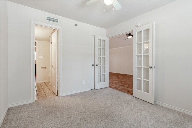 Building Photo - 1502 Villars St