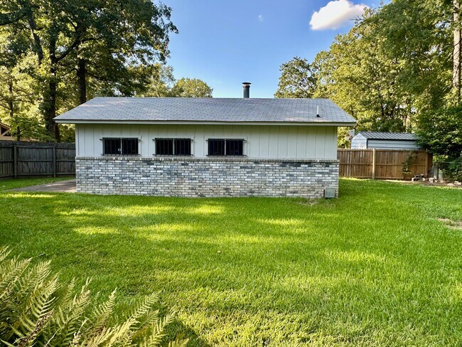 Building Photo - 5802 Kevin St