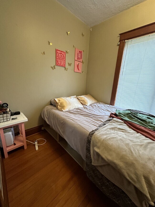 Building Photo - Nice 3 Bed 1 Bath near UWEC! Available Jun...