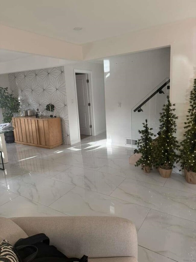 Building Photo - 996 Palisade Ave