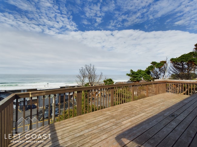 Building Photo - 1033 NW Inlet Ave