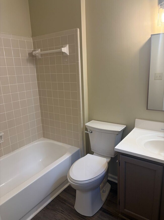 Building Photo - Stepless Townhome