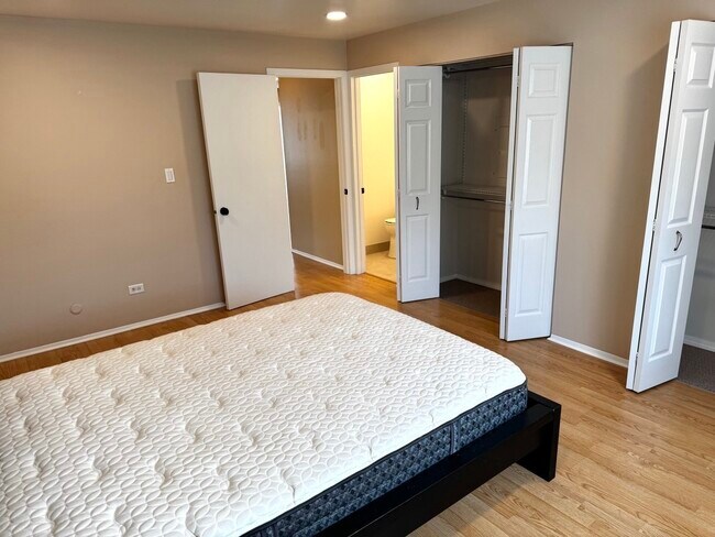 Building Photo - 2215 Nichols Rd