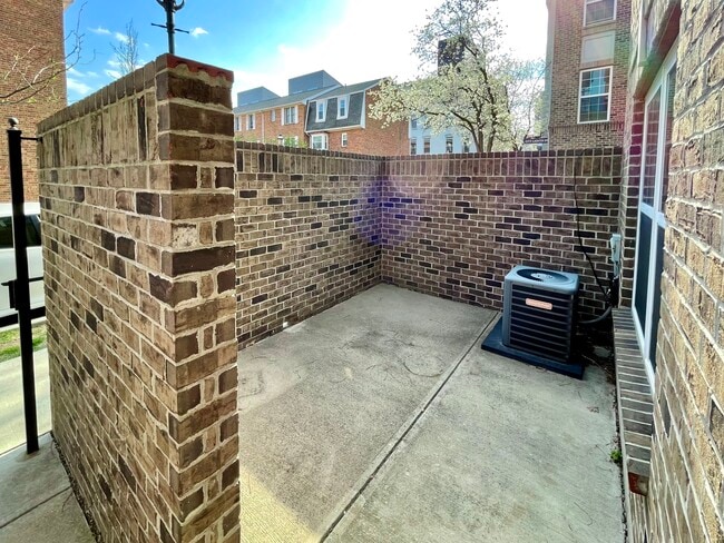 Building Photo - 219 Ice Ave