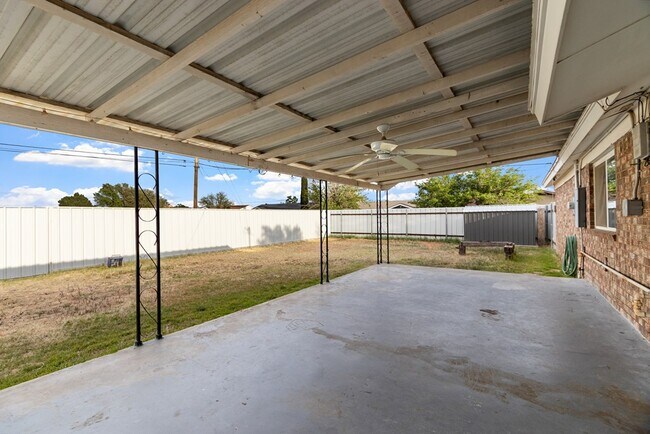 Building Photo - 5000 Buffalo Ave