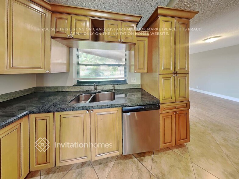 Building Photo - 9640 Richmond Cir