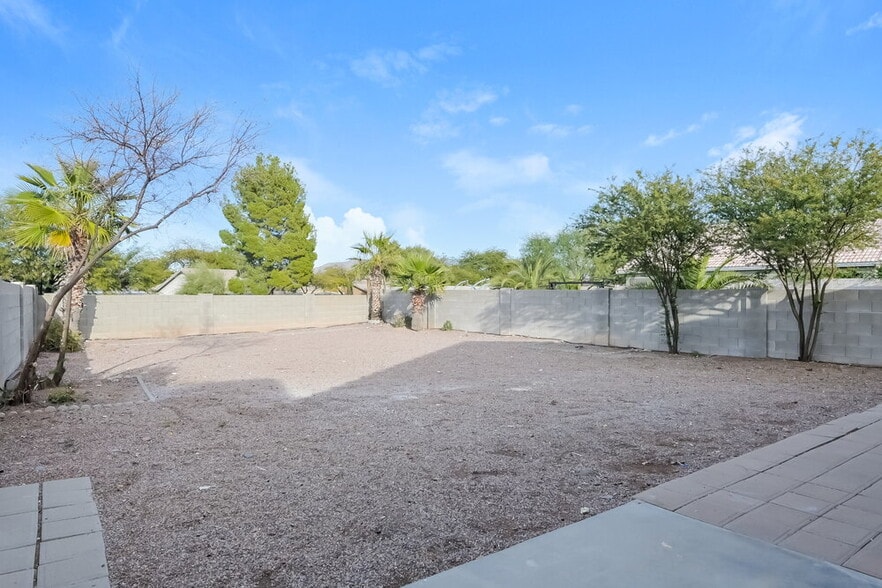 Building Photo - 9511 E Placita Elemental