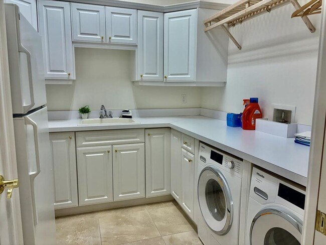 Building Photo - home