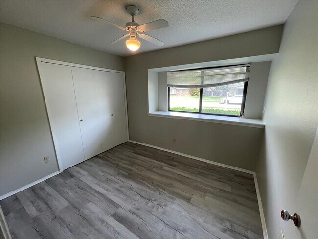 Building Photo - 1008 Wake Dr