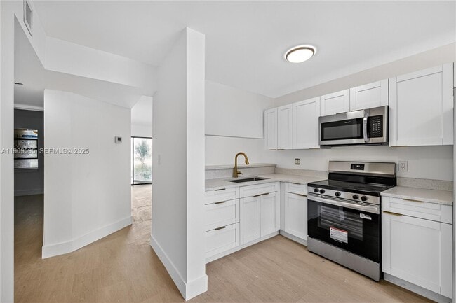 Building Photo - 4198 Lakeside Dr