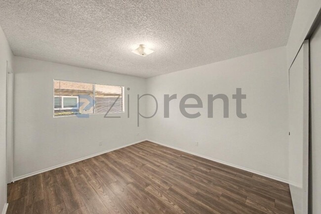 Building Photo - Unit