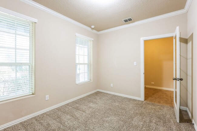 Building Photo - Charming Home In Gated Community