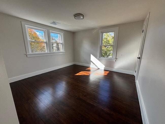 Building Photo - 2 Scofield Pl