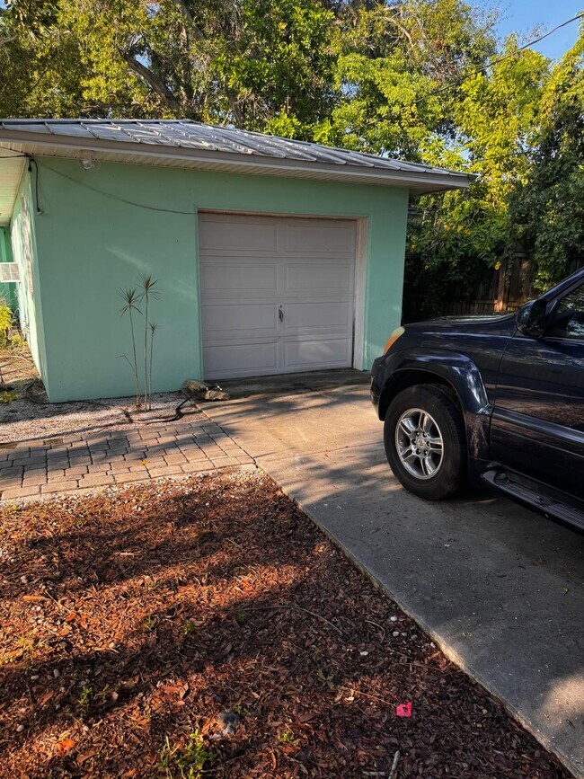 Building Photo - 521-512 12th Ave N