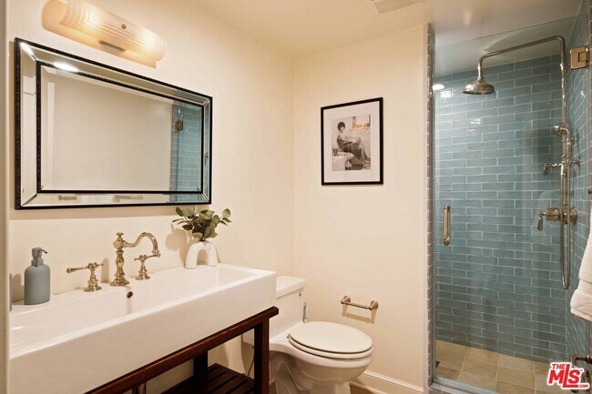 Building Photo - 4818 Bonvue Ave