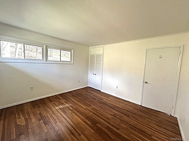 Building Photo - 8 Ridge St