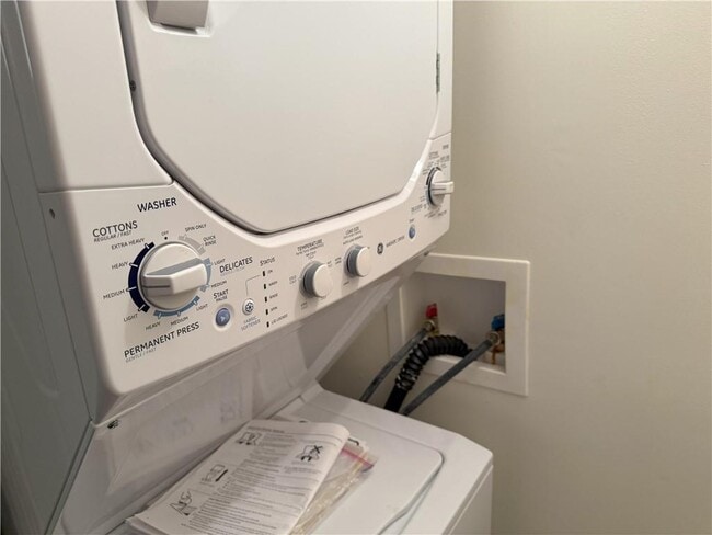 Building Photo - 475 Mount Vernon Hwy NE