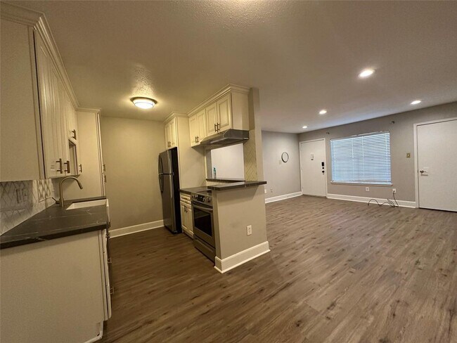 Building Photo - 2250 Bering Dr