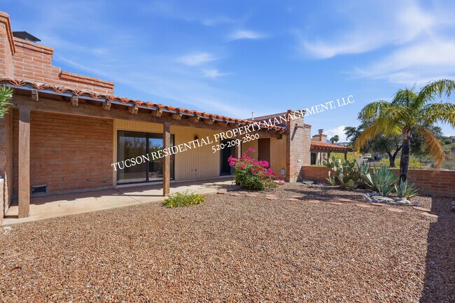 Building Photo - 5810 E Chiricahua Trail