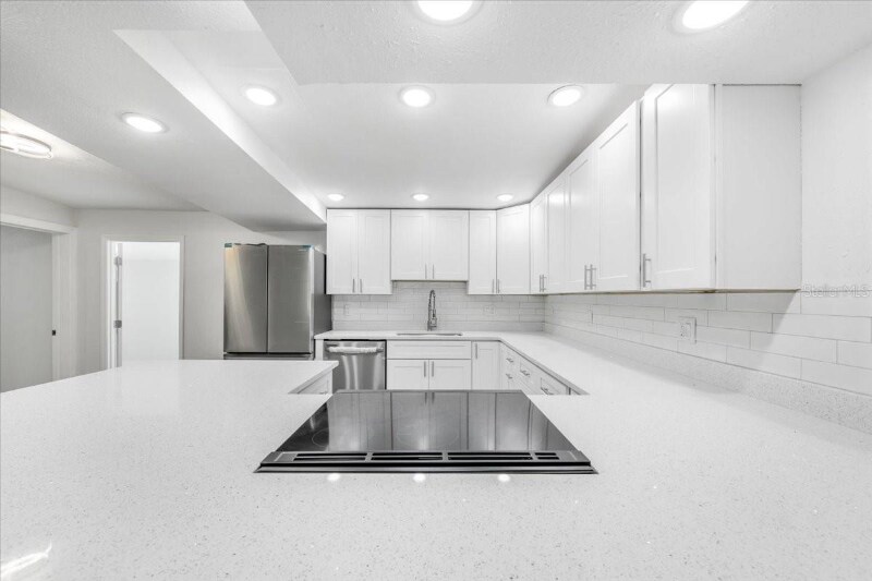 Building Photo - 2110 Alemanda Dr