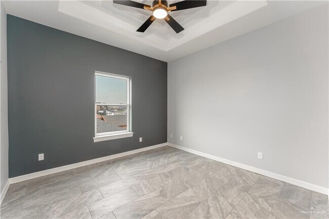 Building Photo - 1711 Lago Delton