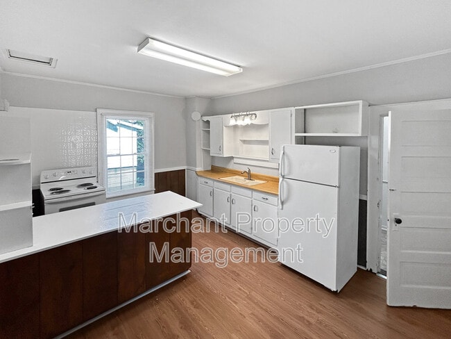 Building Photo - 24 Jones St