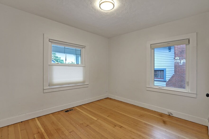 Building Photo - 303 NE 45th Ave