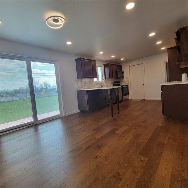 Building Photo - 47 Crimson Bramble Rd