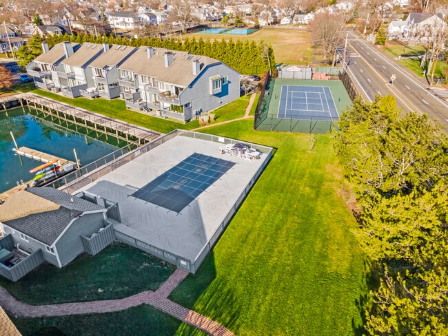 Building Photo - 1 Island Dr