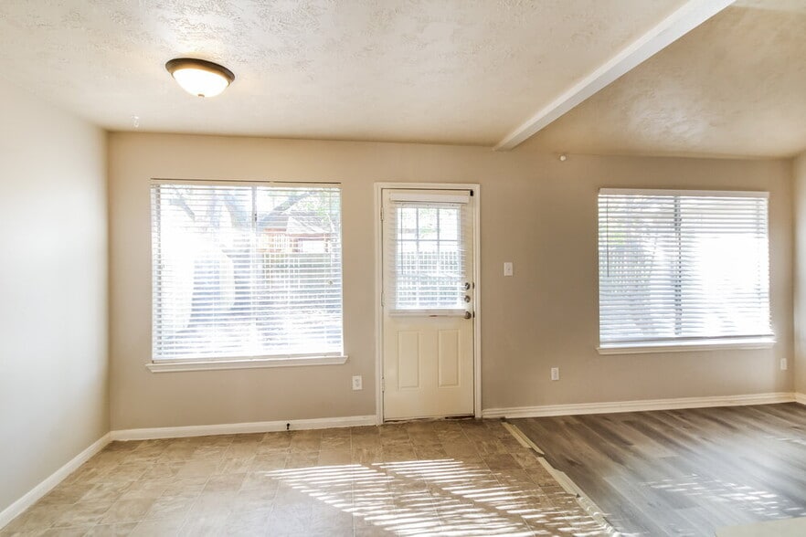 Building Photo - 12315 Claresholm Dr