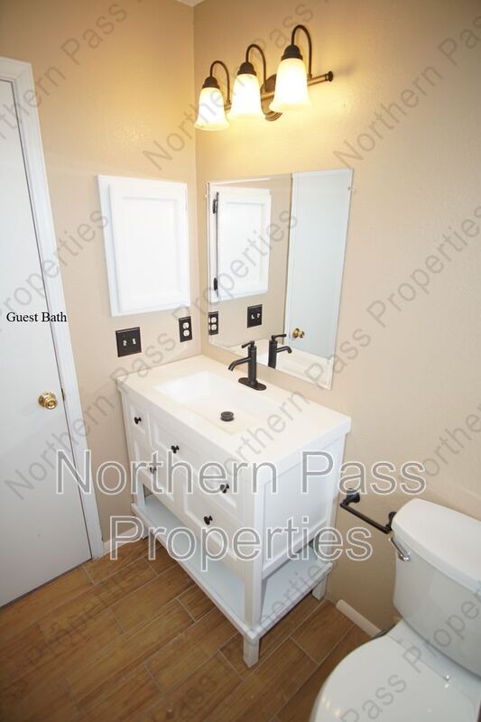 Building Photo - 637 Woodcrest Ln
