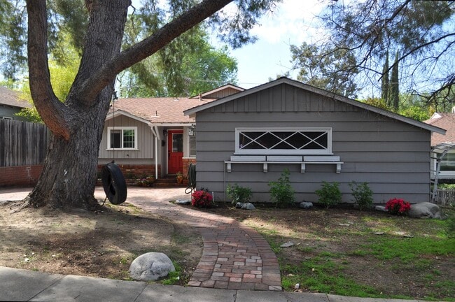 Building Photo - 4 Bedroom Pool Home for Rent in Woodland H...