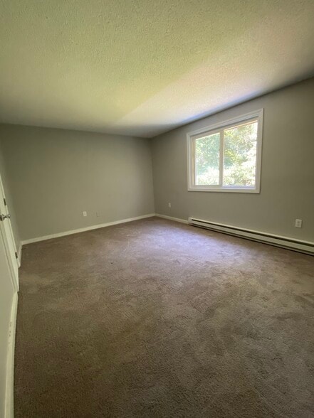 Primary bedroom with natural light - 250 Union St