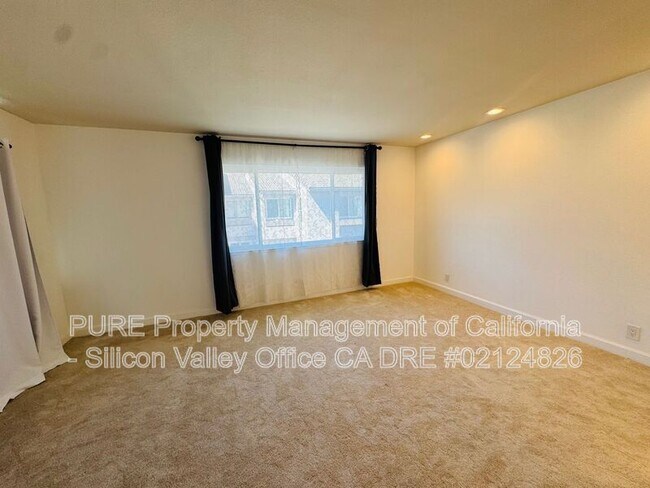 Building Photo - 2290 Sun Glory Ln