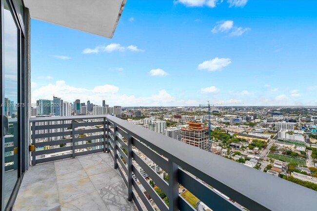 Building Photo - 460 NE 28th St