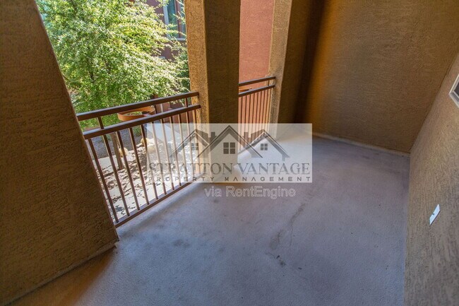 Building Photo - 240 W Juniper Ave