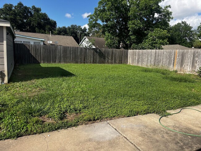 Building Photo - 12418 Plumbrook Dr