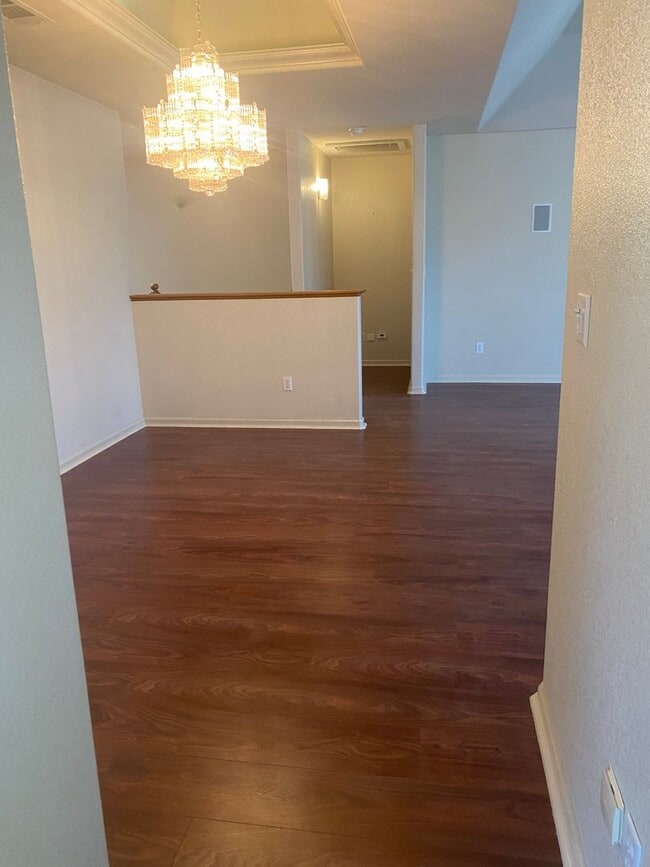 Building Photo - Beautiful Lakefront Home in the Vineyard! 55+ community